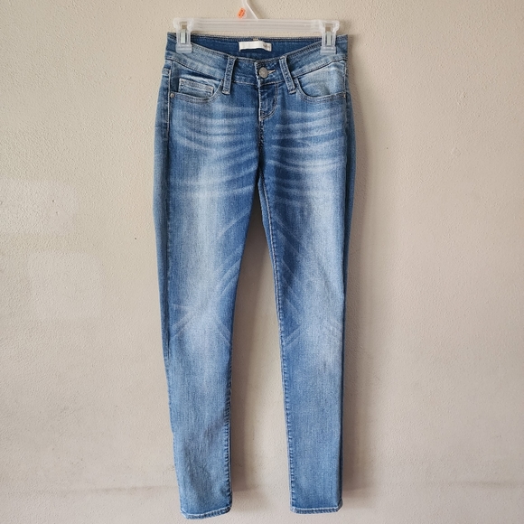 Daytrip Light Wash Low Rise Denim Skinny Blue Jeans Size 24 Regular 24 R - Picture 2 of 6